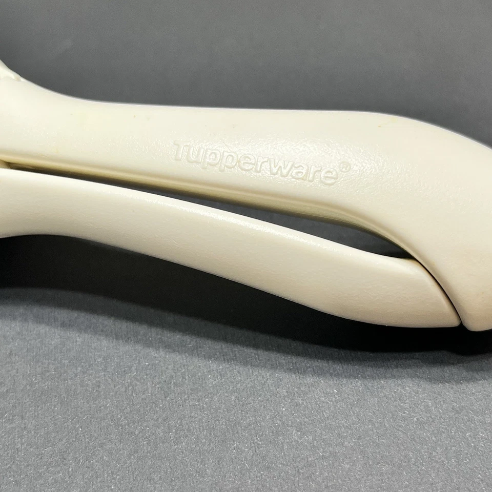 Tupperware E-Series Manual Can Opener 2001, White, Smooth Edge - Image 2 of 4