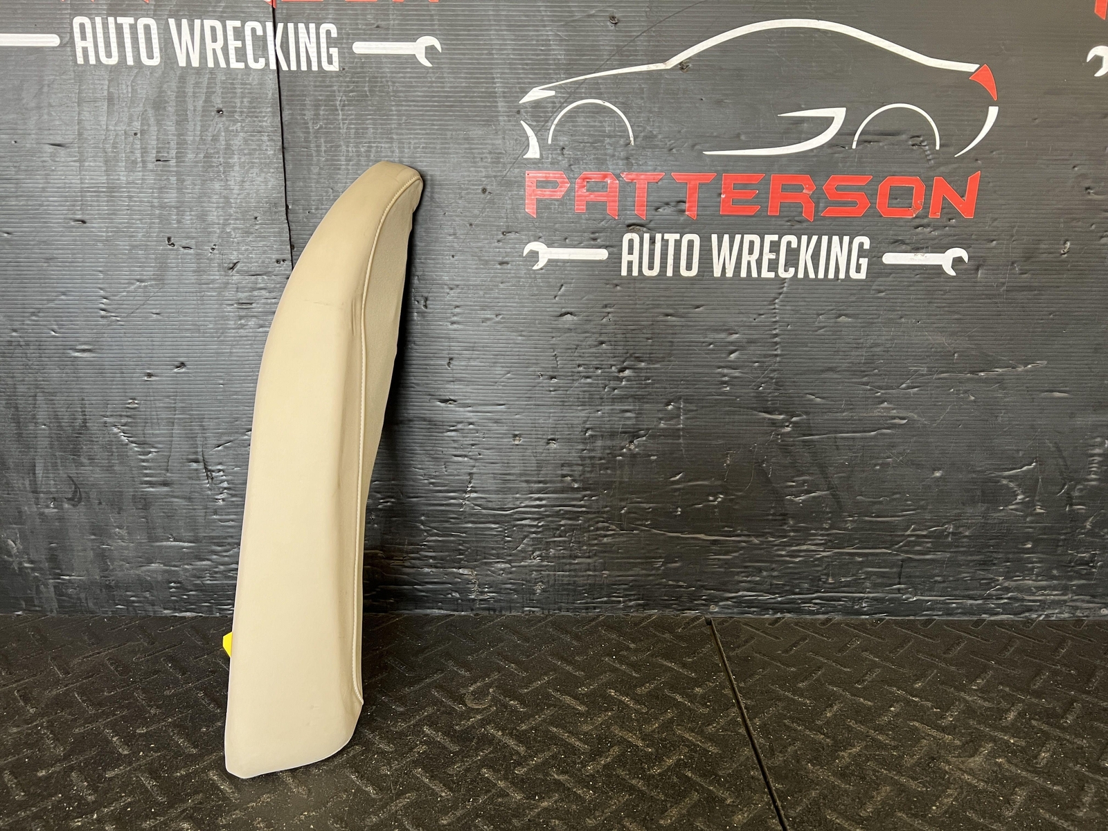 2016 MASERATI GHIBLI REAR PASSENGER RIGHT BACK SEAT END PIECE TAN LEATHER