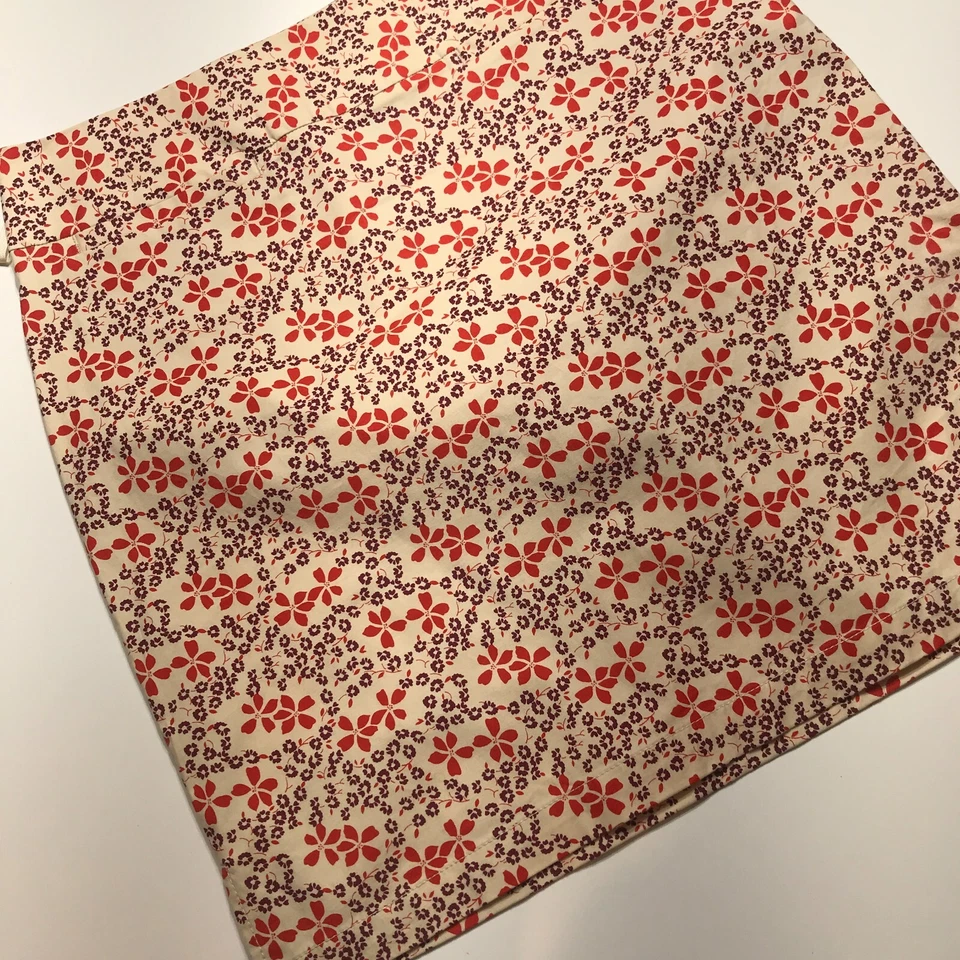 Saia Gap Feminina 4 Bronzeada com Padrão Floral Vermelho Delicado Curta Reta Verão Casual - Imagem 3 de 4