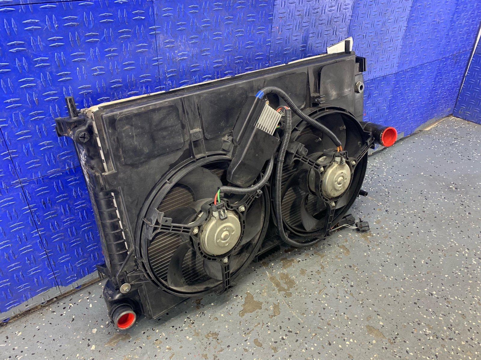2006-2018 ASTON MARTIN VANTAGE V8 4.3L RADIATOR CONDESNSOR COOLING FAN SET OEM