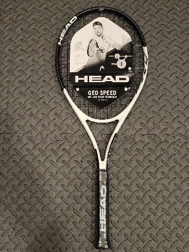 Head Composiet Geo Speed Tennisracket voor volwassenen, voorgespannen hoofd, lichtbalans, racket van 27,5 inch - 4 3/8 inch grip (wit, zwart