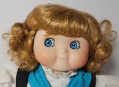 Vintage 1993 Dolly Dingle Wunderbar Doll Goebel Musical low #132/1000 Music Box