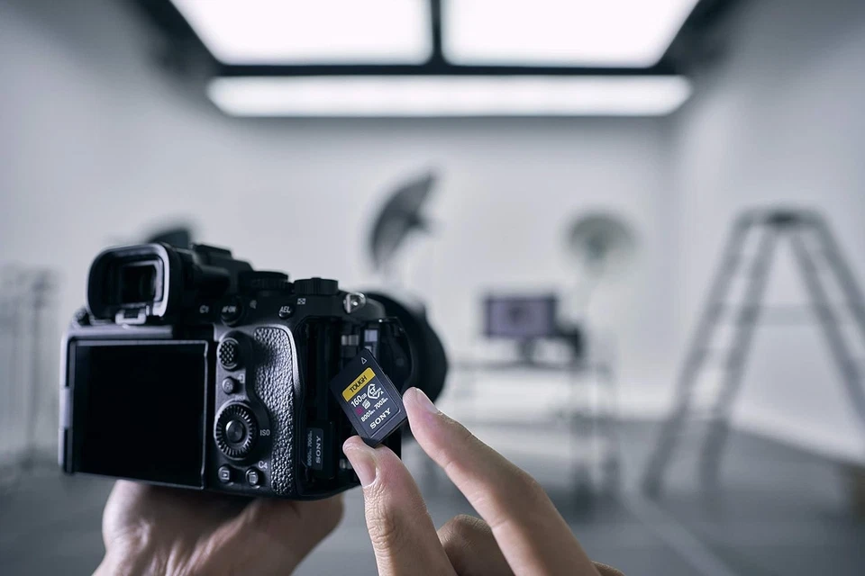 Sony CFexpress Type A/SD SuperSpeed 10Gbps Flash Memory Card USB Type-C Reader ( - Image 2 of 3