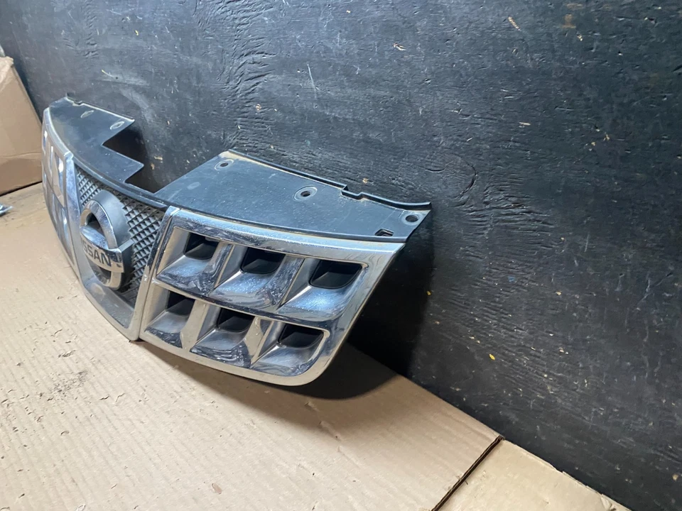 Хромированная передняя верхняя решетка радиатора оригинальная для Nissan Rogue 2011–2015 годов выпуска U7941 DG - Изображение 2 из 4