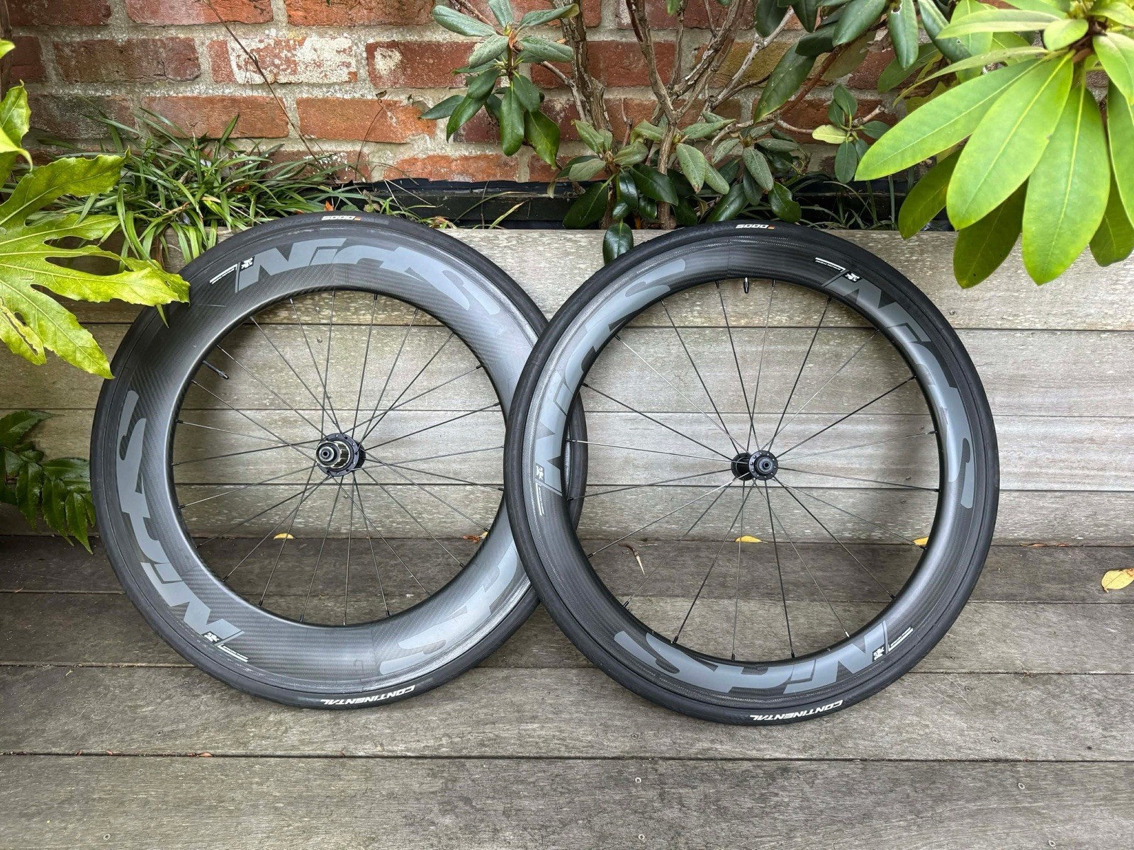 Spin On These Carbon Clincher Deep Dish 11 Speed Shimano Wheels Wheelset Aero