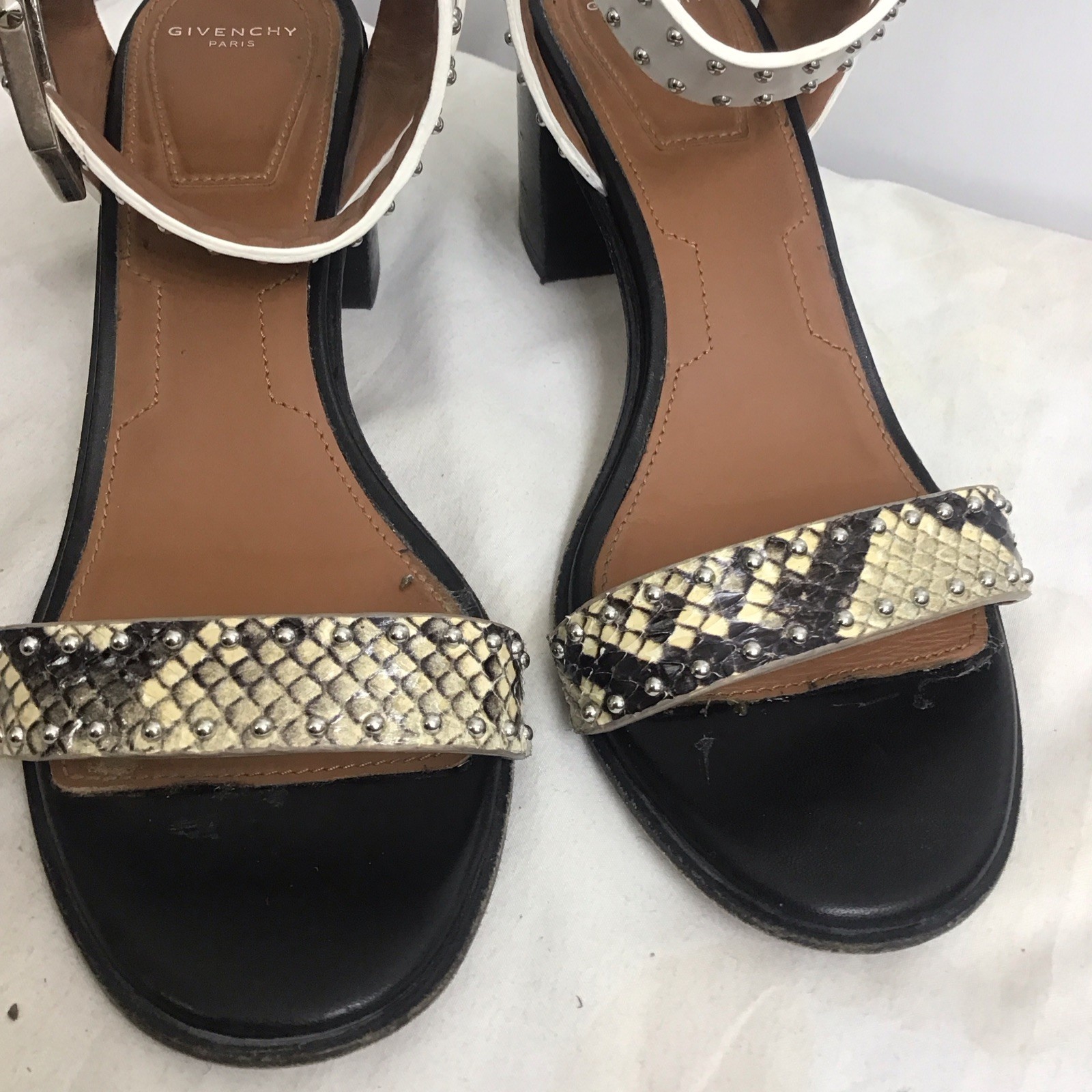 givenchy Shoe Women’s Sandals Snake Strap White Stud Ankle Strap Size 37 thumbnail 4
