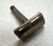 Gillette Safety Razor Vintage Made In USA PAT NOS ON PAC Twist Open Silver Tone