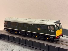 Bachmann 32-325DC BR Green Class 25 Diesel Locomotive D5211 DCC Fitted - OO