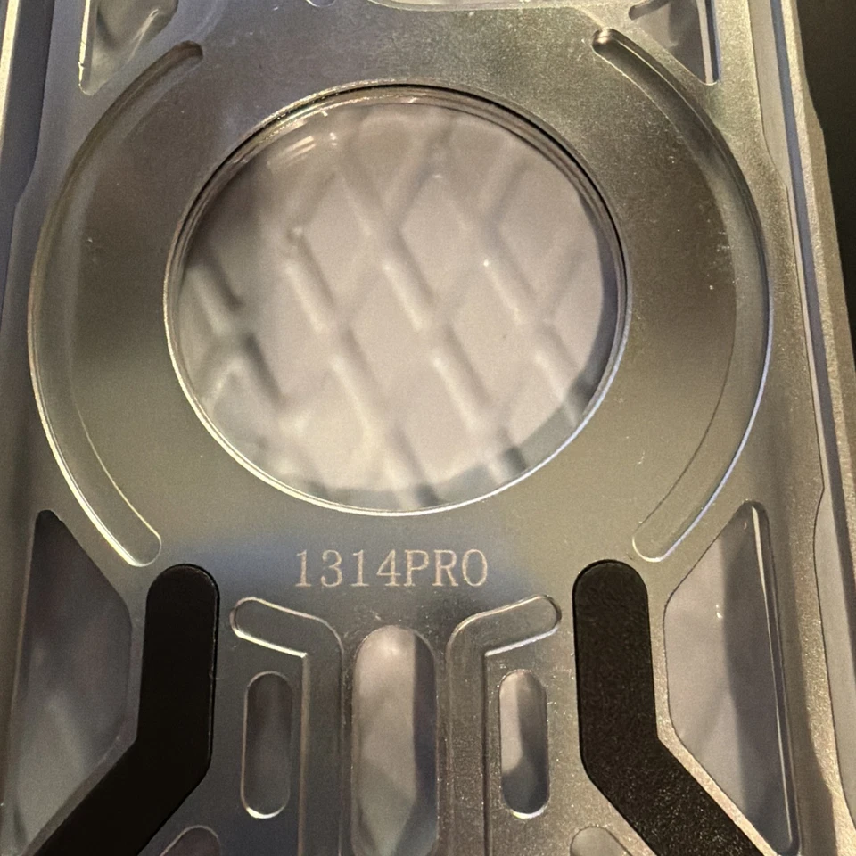 Funda protectora Armor King Hegemony Mag Safe iPhone 13/14 Pro aleación de aluminio metal Foto 4 de 4