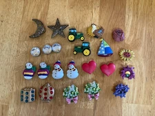 Lot of 23 Vintage Button Covers Unmarked Christmas Farm Floral Mood Stars