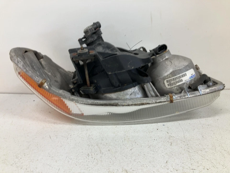 Headlamp Assembly 04 SIERRA DENALI Drivers side - Image 4 of 4