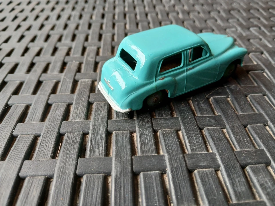 CORGI TOYS HILLMAN MINX OBSOLETA RESTAURATA - Immagine 3 di 4