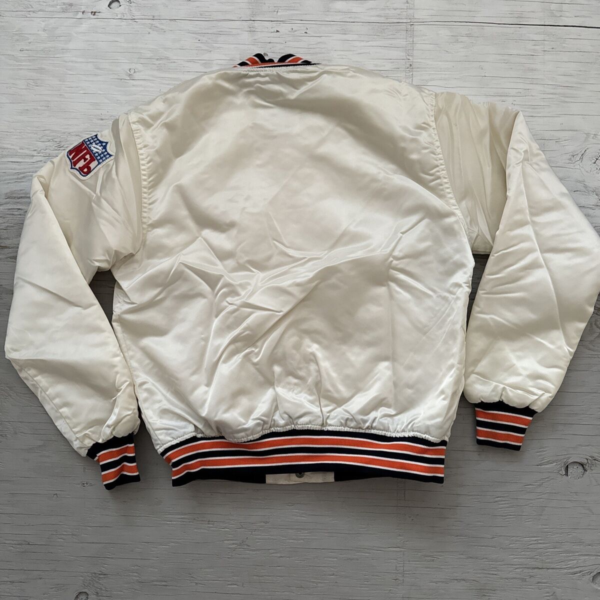 Vintage 90s Starter Pro Line NFL Chicago Bears White Satin Vintage 90s Starter Pro Line NFL Chicago Bears White Satin