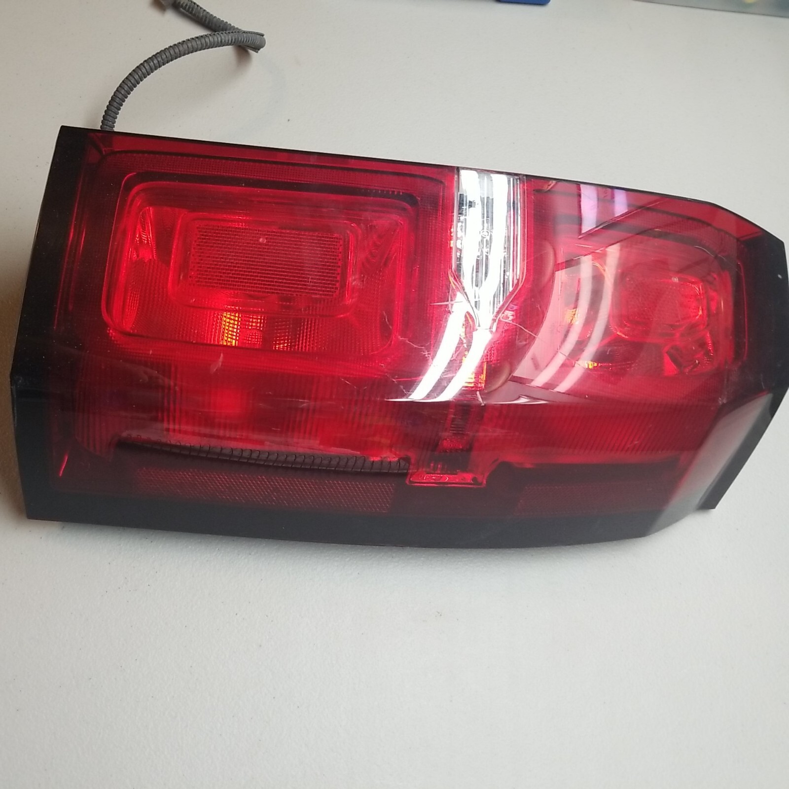 2015 - 2020 CHEVROLET SUBURBAN / TAHOE RH TAIL LIGHT OEM 22783102 