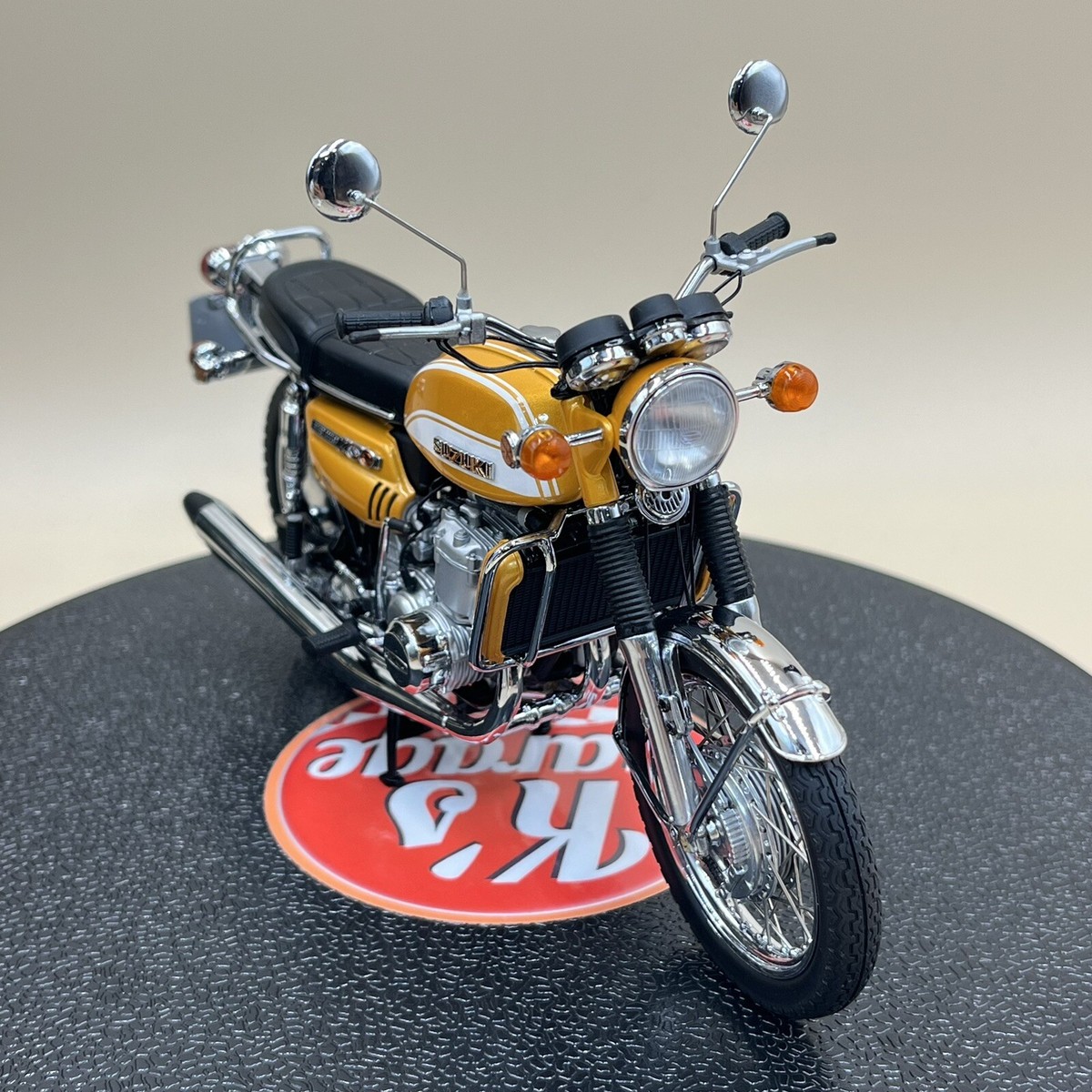 MINICHAMPS 1/12 Suzuki GT 750J Water Cooled 1972 Gold Yellow
