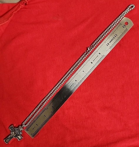 STAINLES STEEL CHRISTIAN CATHOLIC CROSS WITH 28 INCHES CHAIN FOR MEN - 第 9/9 張圖片