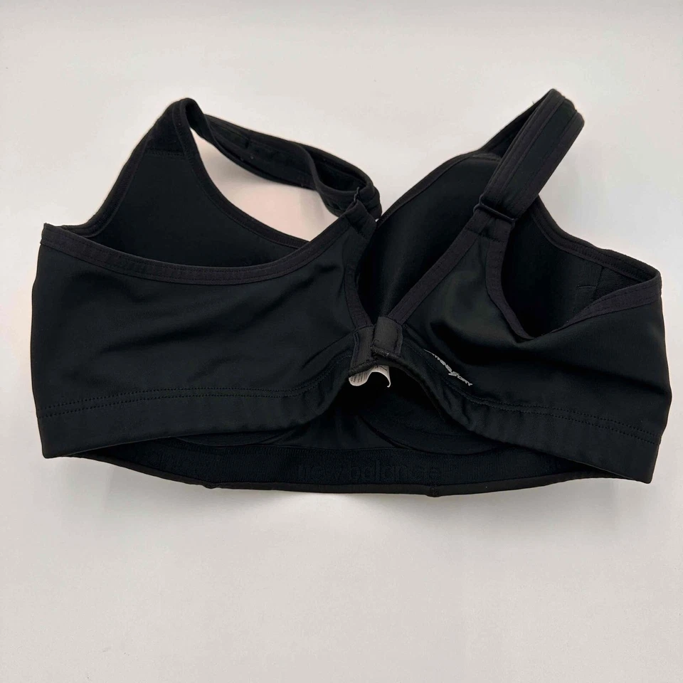 Sutiã esportivo respirável New Balance preto racerback absorção de umidade tamanho 38C - Imagem 3 de 4