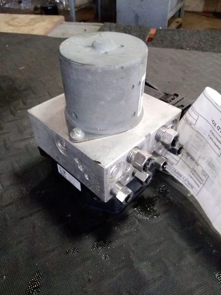 2014-2015 Dodge Durango Anti-Lock Brake Pump Assembly w/o adaptive cruise OEM Foto 2 de 4