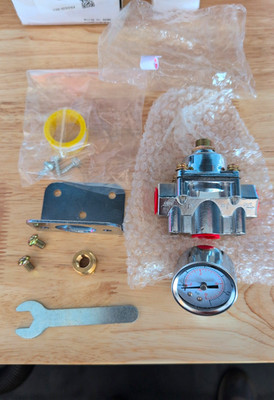 Holley 12-803 Benzindruckregler 4 1/2 bis 9 PSI inkl. Manometer 0-15 Psi