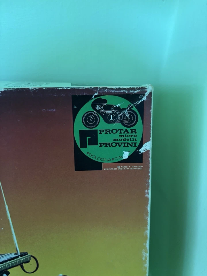 Moto Guzzi V7 Carabinieri Scala 1:9 - Immagine 2 di 4