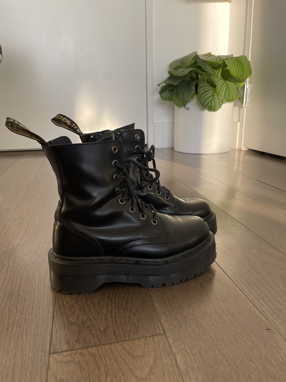 Dr. Martens Jadon Platform Leather 