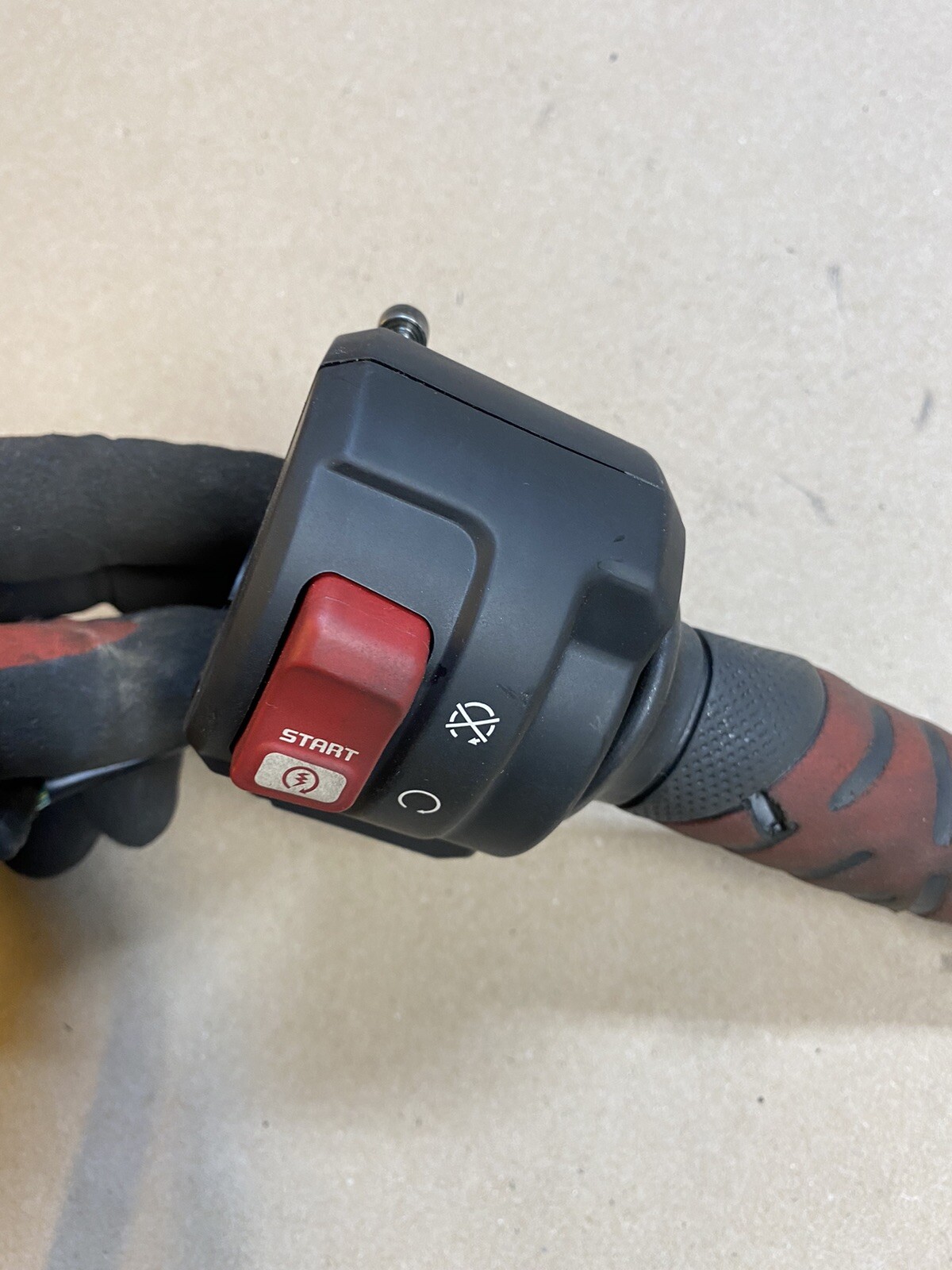 17 18 19 HONDA CBR1000RR CBR 1000RR RIGHT HANDLE KILL OFF START SWITCH