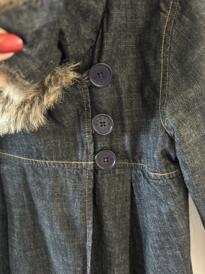 Abrigo chaqueta vaquera adorable para niñas Roxy con cuello de piel sintética talla S Foto 3 de 4