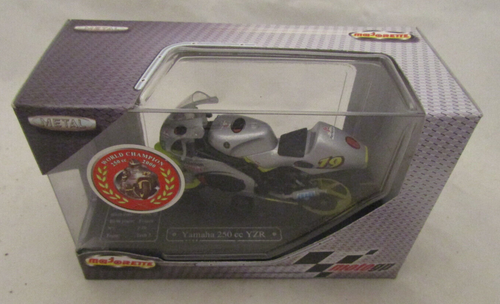 Miniature Ixo 1/24 Yamaha 250 YZR - Olivier Jacque WC 2000 - Diecast Argent