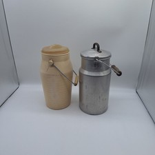 2 Alte Milchkannen Aluminium und Plastik 