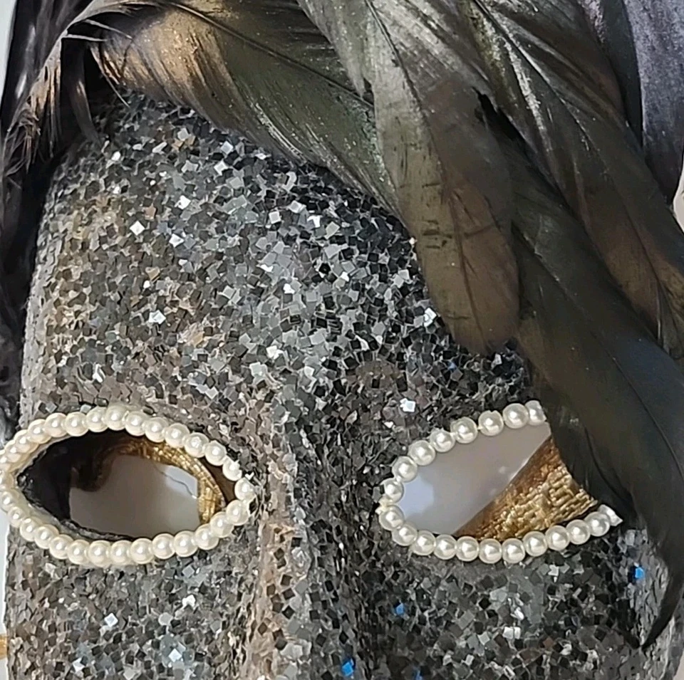 Vtg Venetian Black Glitter Pearl Eyes Carnival Large Feather Masquerade Mask EUC - Image 4 of 4