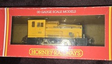 Hornby R801 0-4-0 Diesel Loco Tilbury Refineries - no 302