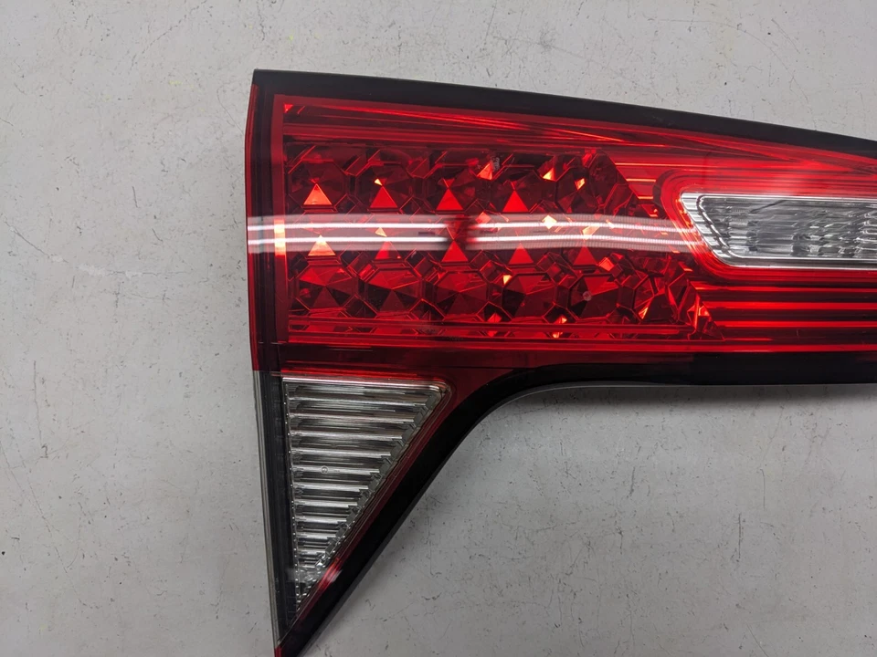 Luz trasera interior izquierda del conductor Honda HR-V 2019-2022 TL7 Foto 4 de 4