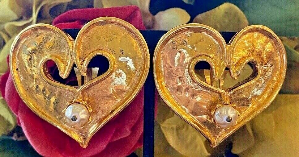 クリスチャンラクロワ　ハート　金色　ブローチ クリスチャン.ラクロワ 金色ハート型ペンダントネックレス ブローチ