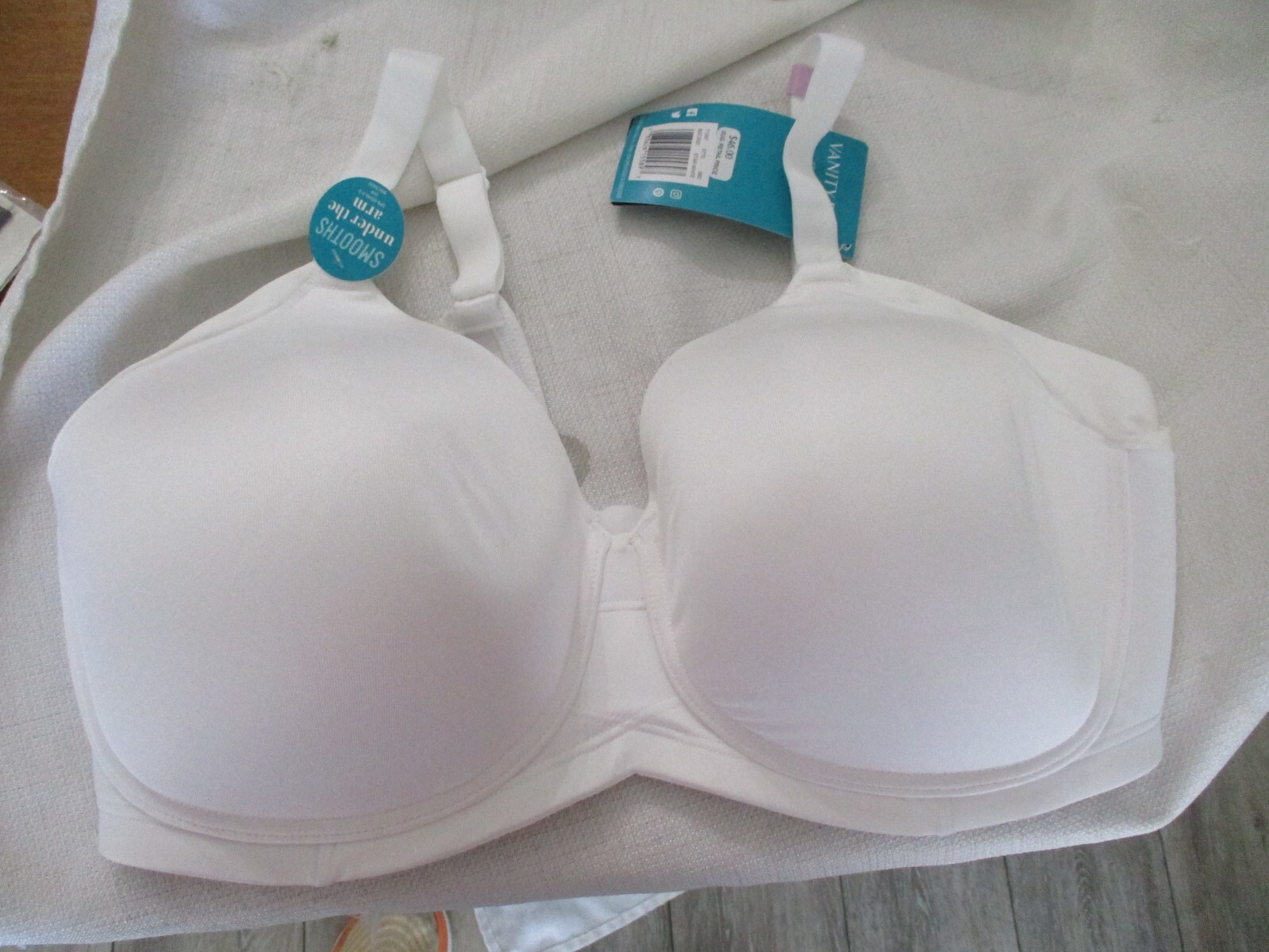 Vanity Fair 38D White No-Wire Padded Bra Beauty Back Smooth $46