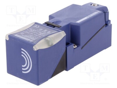 1 Stück, Sensor: induktiv XS8C4A4DPP20 /E2DE