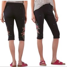 Johnny Was Chandra Bike Short Bermuda Floral Embroidery Black Knit XS J66720-2