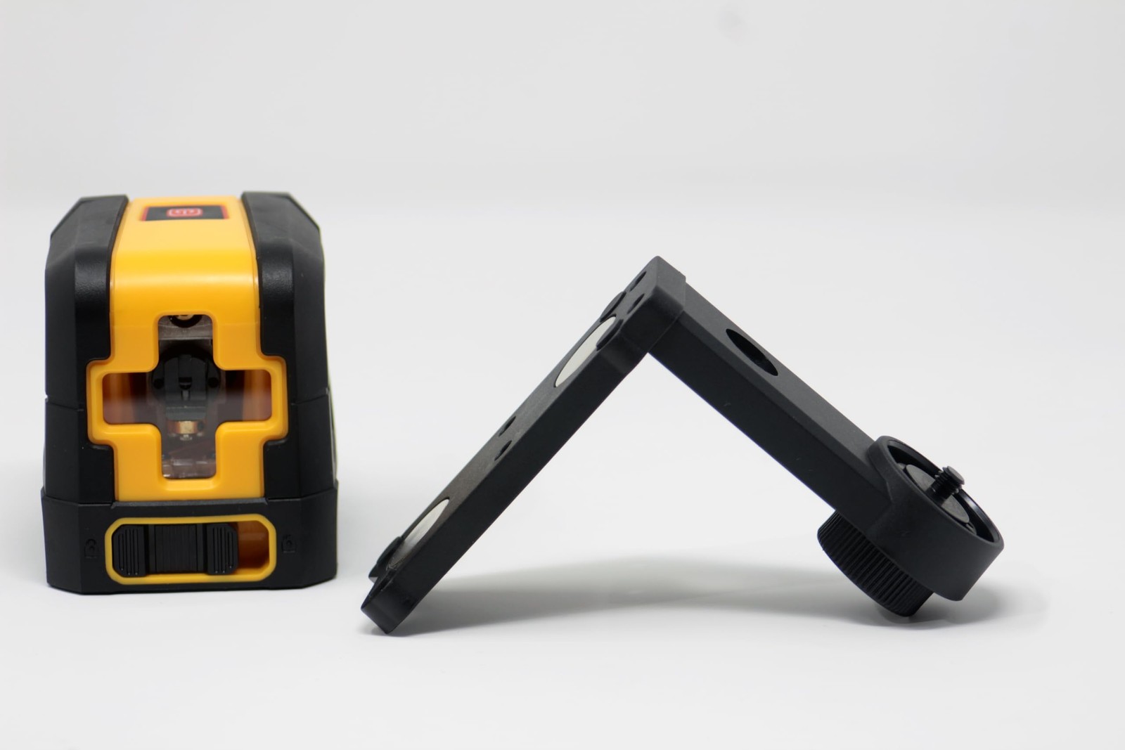 Nivel Laser Autonivelante 100 Pies Líneas Rojo 360 Con Base Pivotante Magnética