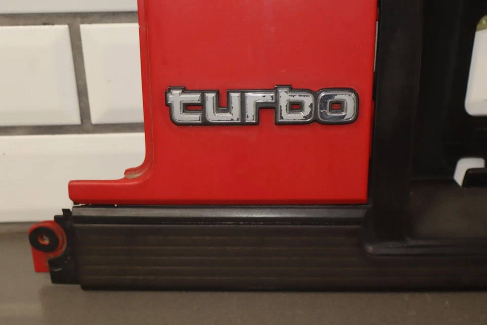 1986-1988 Toyota Supra (7MGTE 3.0L Turbo) панель задней отделки - Изображение 3 из 4