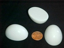 3 VINTAGE CHALK WHITE ACRYLIC HIGH DOME SMOOTH 40x30x19mm. OVAL CABOCHONS L746