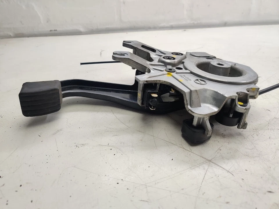 Pedal de freio de mão MERCEDES-BENZ GL 320 X164 A1644201284 - Imagem 3 de 3