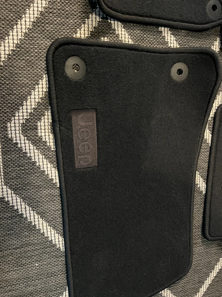 2020 JEEP GLADIATOR FACTORY OEM FLOOR MATS WRANGLER 2018-2023 Foto 2 de 3