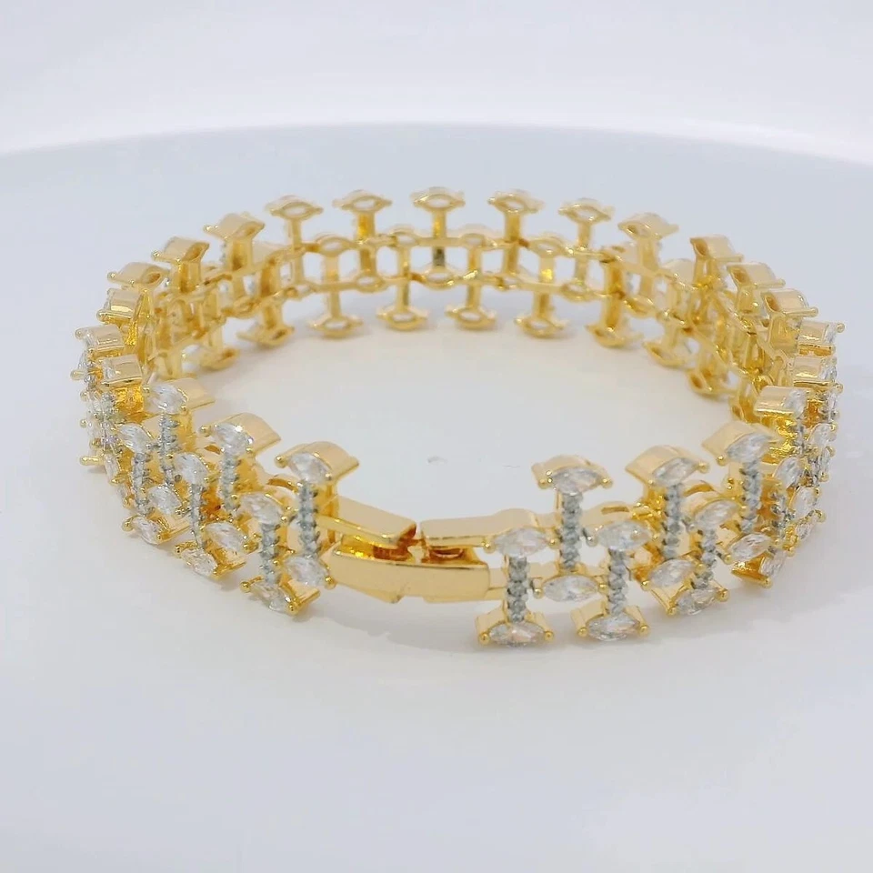 Pulsera chapada en oro con tachuelas de circonita cúbica bellamente diseñada FB-1128 Foto 3 de 4