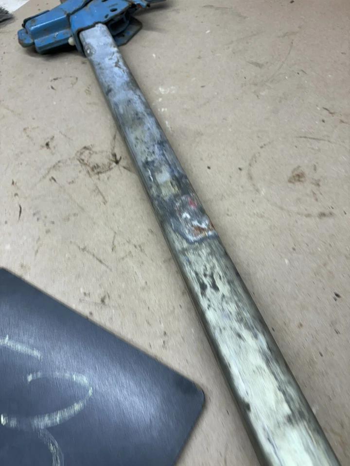 Mástil estilo gancho ranura gato parachoques original usado Chevrolet Ford AMC Buick Oe 1978 Foto 4 de 4