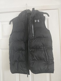 Boys Under Armour Hooded Bodywarmer Age 10 11 Years
