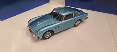 ASTON MARTIN DB5 RHD CARIBBEAN PEARL BLUE 1/18 MODEL CAR BY AUTOART 70288