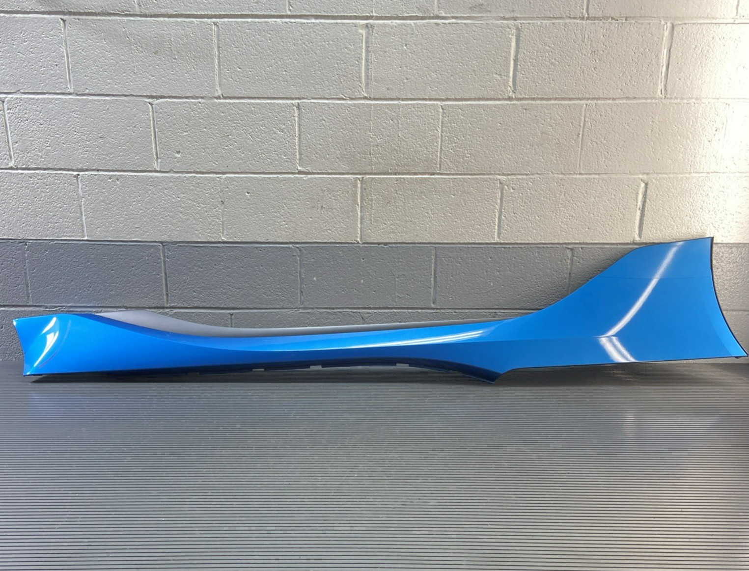 2014-2020 BMW i8 I12 Right Side Rocker Panel Molding Trim Blue C01 OEM *NOTE*