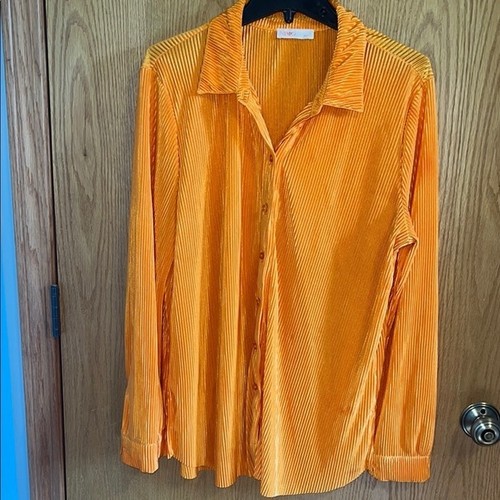 Pomarańczowa koszula z guzikami miękka błyszcząca prążkowana rozmiar duża żywe kolorowe okrycie - Zdjęcie 3 z 8