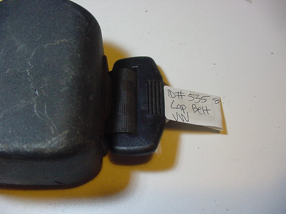 Cinturón trasero derecho VW Volkswagen Corrado  Foto 2 de 4