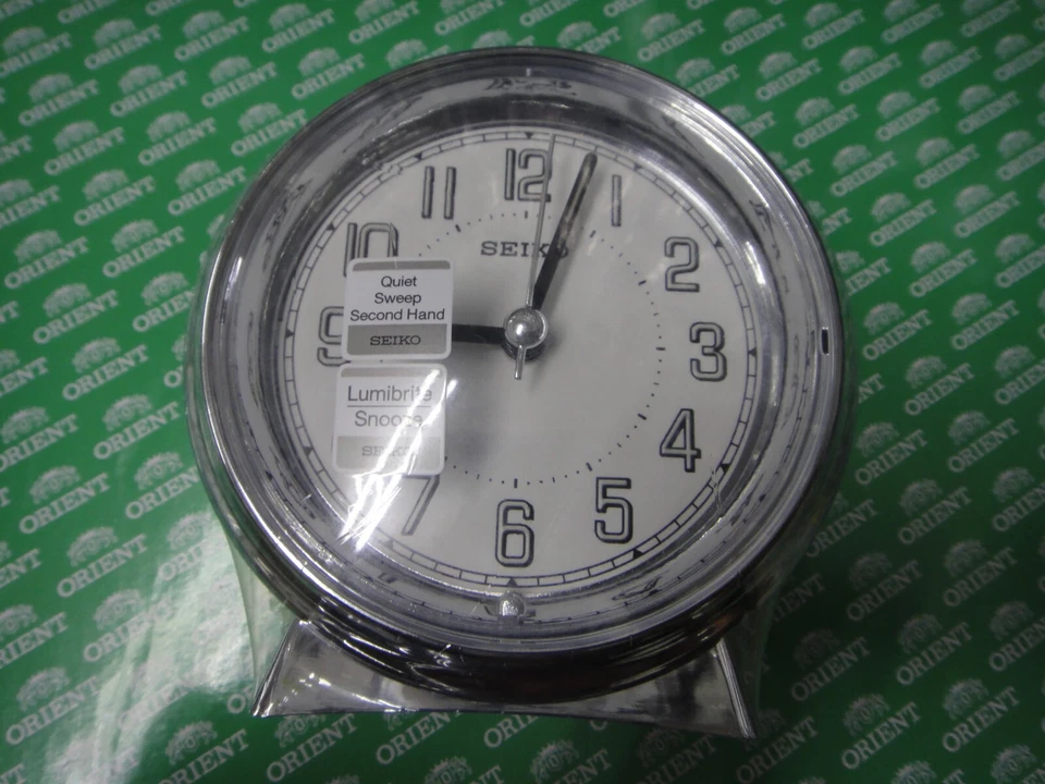 Seiko Bedside Alarm clock Sweep snooze Lumibrite night light QHE133S auto stop - Image 2 of 4