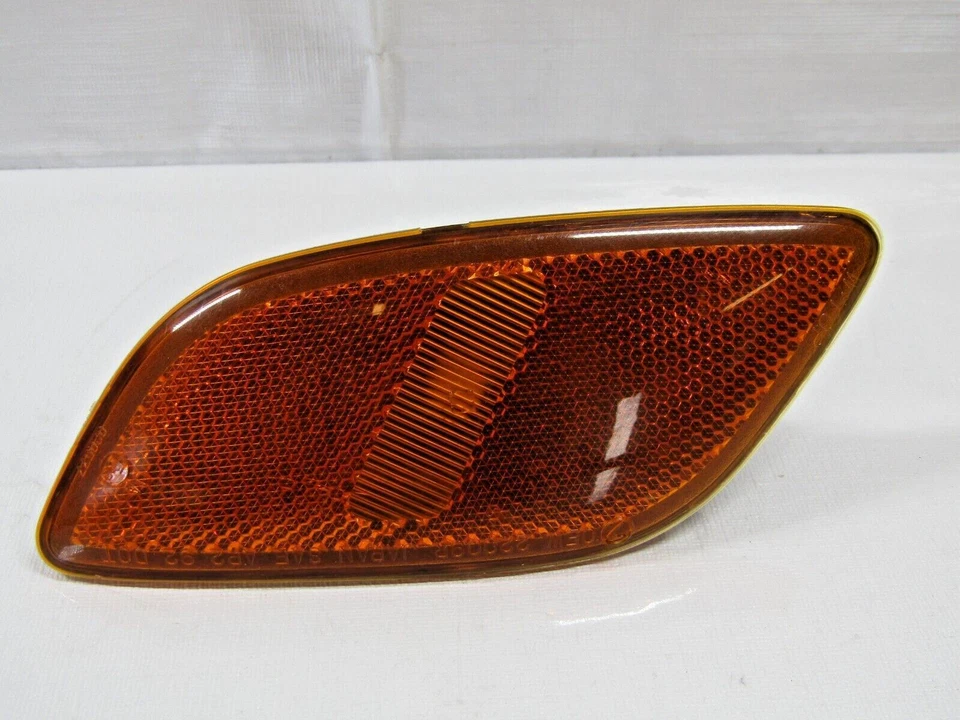 2002 - 2007 斯巴鲁 Impreza WRX 左前标记浅橙色原始设备制造商 — 第 2/4 张图片